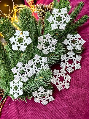 Елочные игрушки Снежинки  белый 5,5 см snowflakeM/4