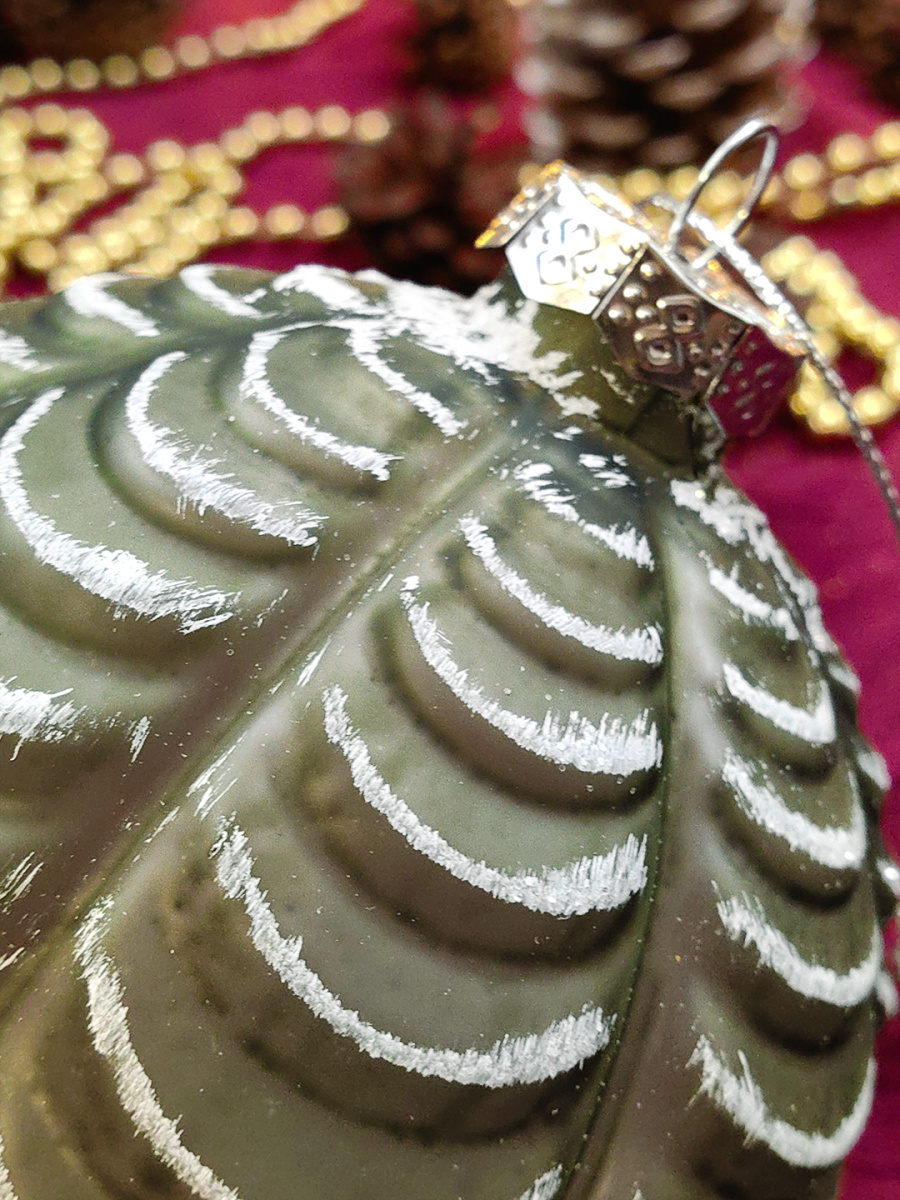 Шар зеленый чай 10 см, стекло Merry Green MG24165 фото 3 Шар зеленый чай 10 см, стекло Merry Green MG24165 фото 3