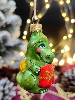 Елочная игрушка Дракон с подарком зеленый 7 см, стекло  // дракон с подарком 