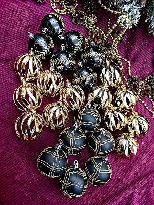 Набор шаров 5,5 см 24 шт золото/черный Р-7243