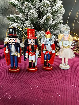 Набор фигурок "Щелкунчик" 4 шт.  дерево 13 см Р-7627 Набор фигурок "Щелкунчик" 4 шт.  дерево 13 см Р-7627