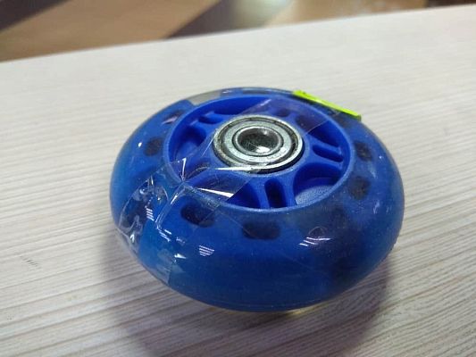 Колесо светящееся для самоката Полиуретан с 2 подщип.ABEC-7, диам. - 81мм, голубое SC 02 LB Колесо светящееся для самоката Полиуретан с 2 подщип.ABEC-7, диам. - 81мм, голубое SC 02 LB