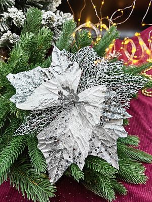 Цветок белый/серебристый d 24 см Р-7553