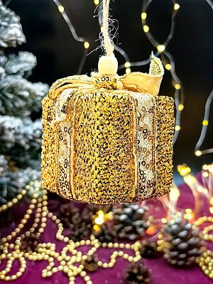 Елочная игрушка Подарок  золотистый 7 см Р-7395