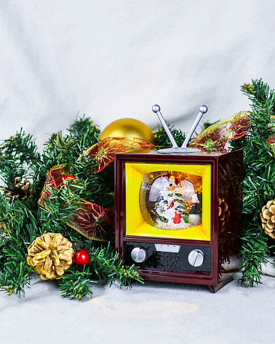 													Новогодний фонарик музыкальный Телевизор с елкой и снеговиком 21 см 9920052 фото 4