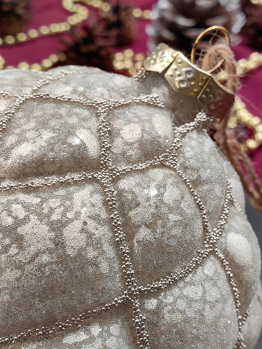 Шар белоснежный 10 см, стекло Merry Green MG24051 фото 3 Шар белоснежный 10 см, стекло Merry Green MG24051 фото 3