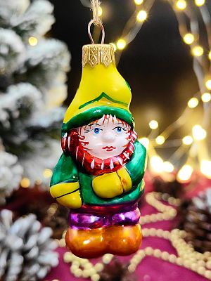 Елочная игрушка Гномик в желт. шапке зеленый 8 см, стекло  // гномик желт. шапка