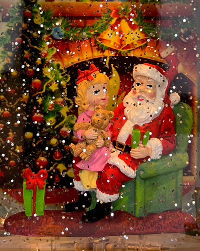 													Новогодний фонарик музыкальный Камин Дед Мороз и девочка 26 см Р-5033/AZ-148 фото 3