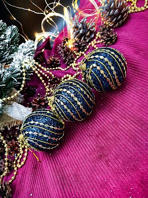 Набор шаров 8 см 3 шт темно-синий с золотом 9920419