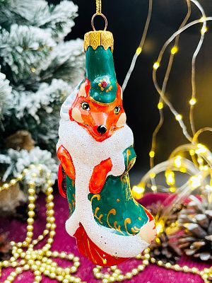 Елочная игрушка Лиса в шубе оранжевый/зеленый 12 см, стекло Елочные Сказки // лиса в шубе 1200