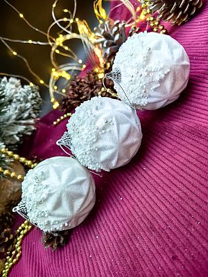 Набор шаров 8 см 3 шт белый 10-43