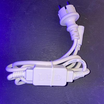 Кабель питания 220 Вольт до 3000 LED LED 1,5 м белый DD1439 Кабель питания 220 Вольт до 3000 LED LED 1,5 м белый DD1439